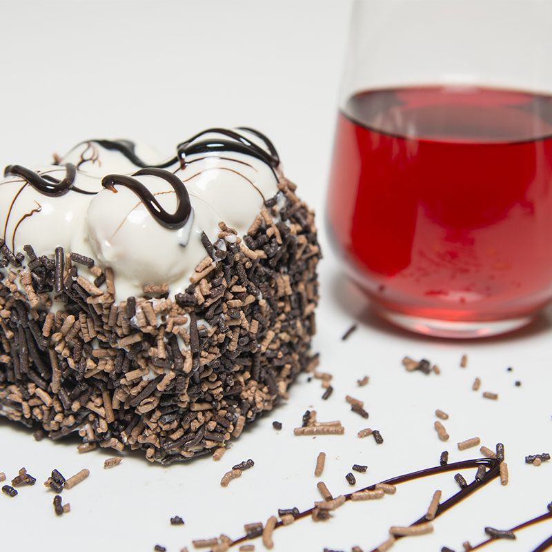 Beyaz Profiterollü Pasta